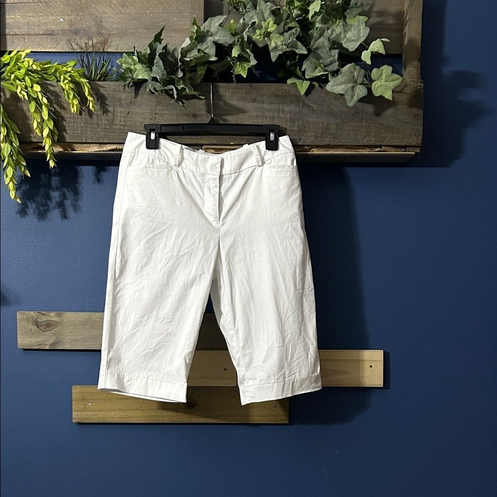 Talbots White Bermuda Shorts.EUC 2